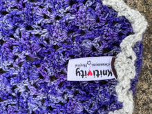 Load image into Gallery viewer, Purple knitted scarf
