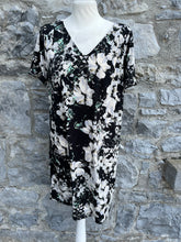 Load image into Gallery viewer, Black floral tunic  uk 10-12
