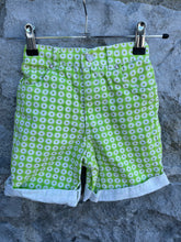Load image into Gallery viewer, 90s Daisies green shorts    3y (98cm)
