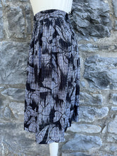 Load image into Gallery viewer, Grey&amp;black skirt uk 6-8
