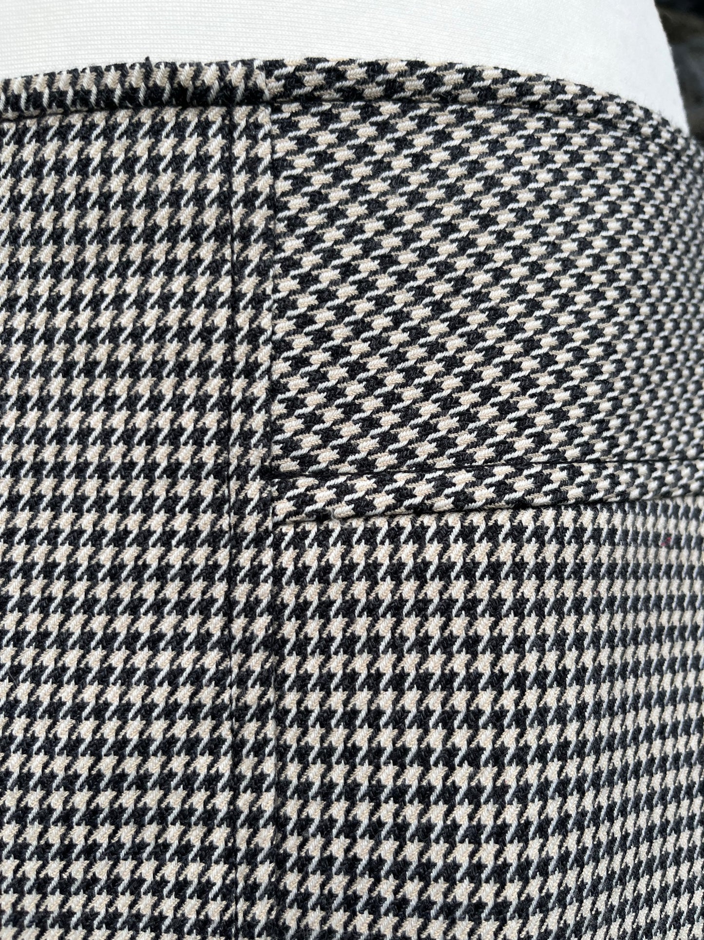 Houndstooth pencil skirt    uk 12