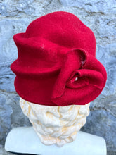 Load image into Gallery viewer, Red hat   56cm

