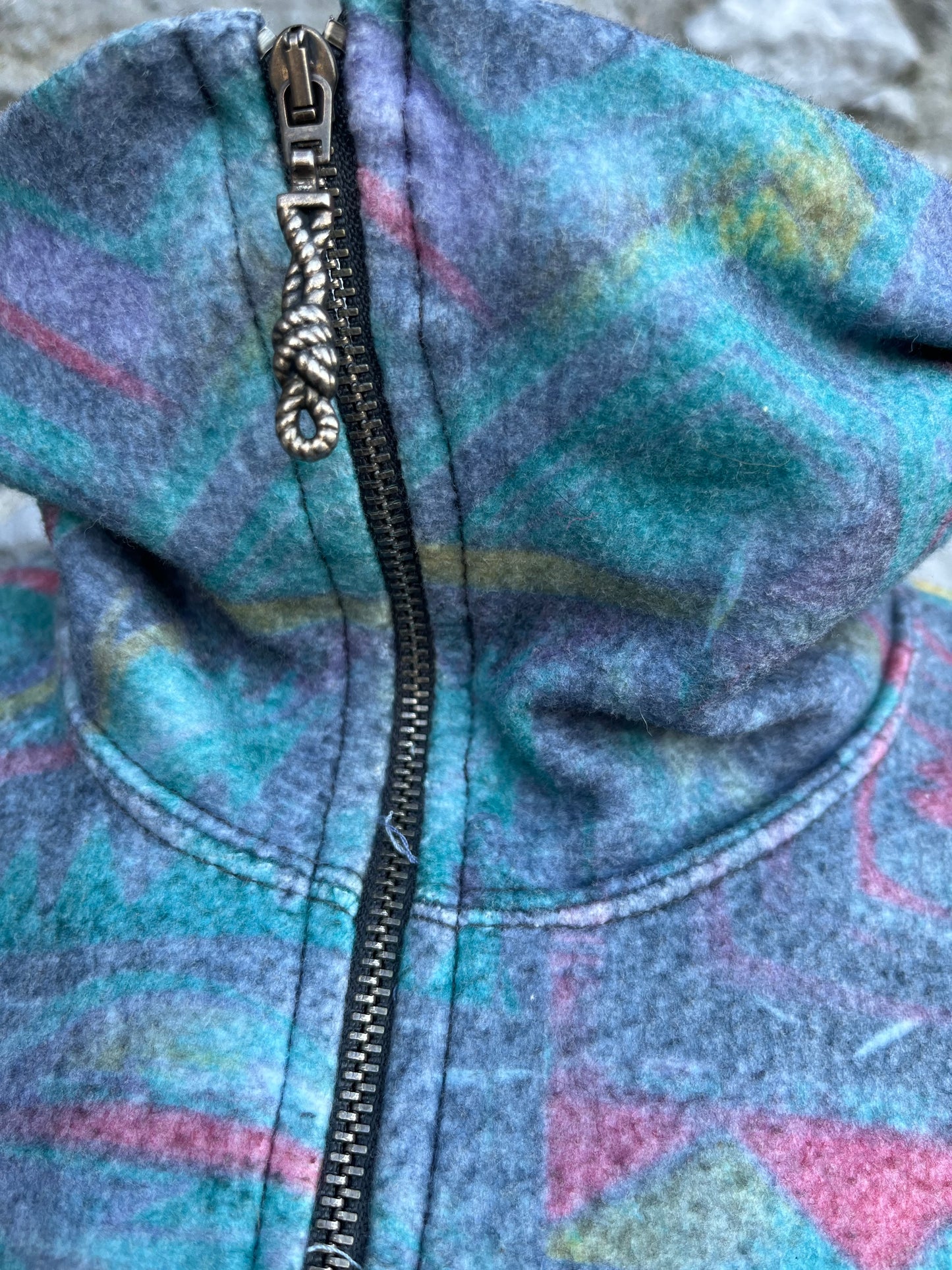 90s abstract fleece      XL