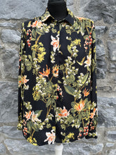 Load image into Gallery viewer, Floral black shirt   uk 10-12

