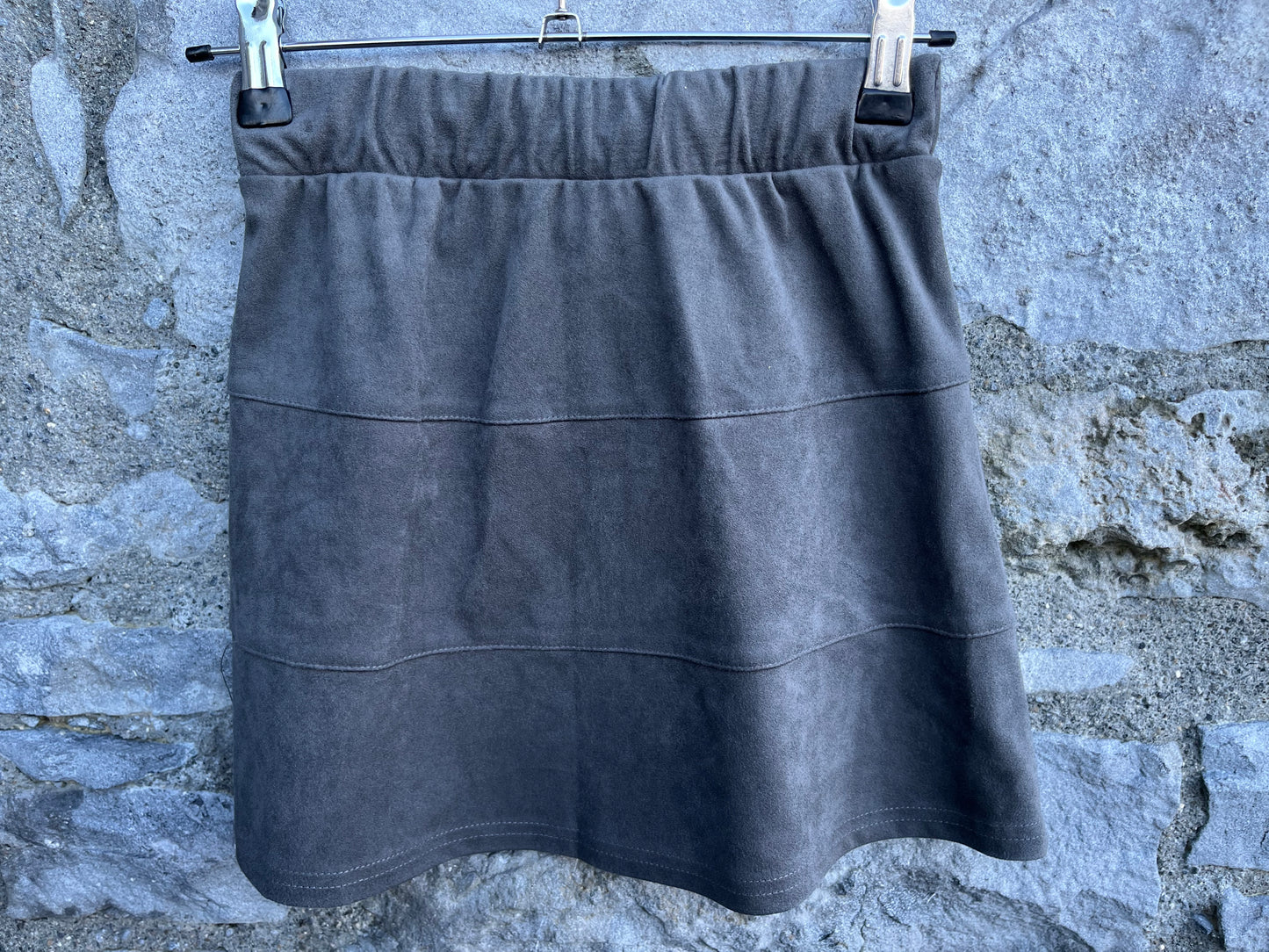 Charcoal suedelike skirt   7-8y (122-128cm)