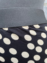 Load image into Gallery viewer, Black spotty skirt 13-14y (158-164cm)
