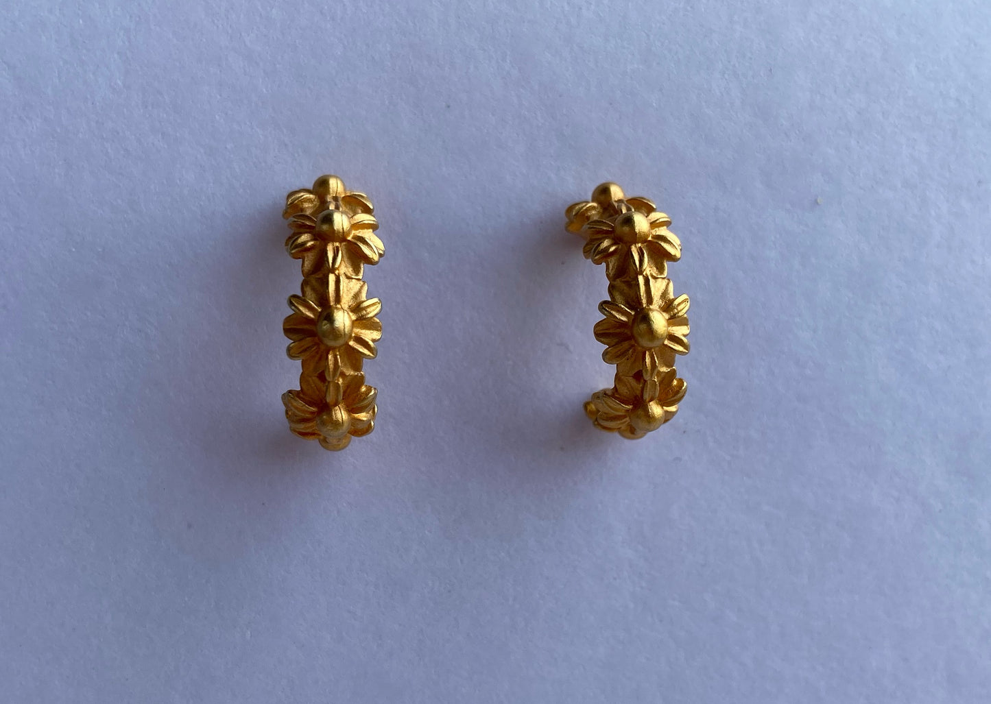 Gold tiny flowers earrings