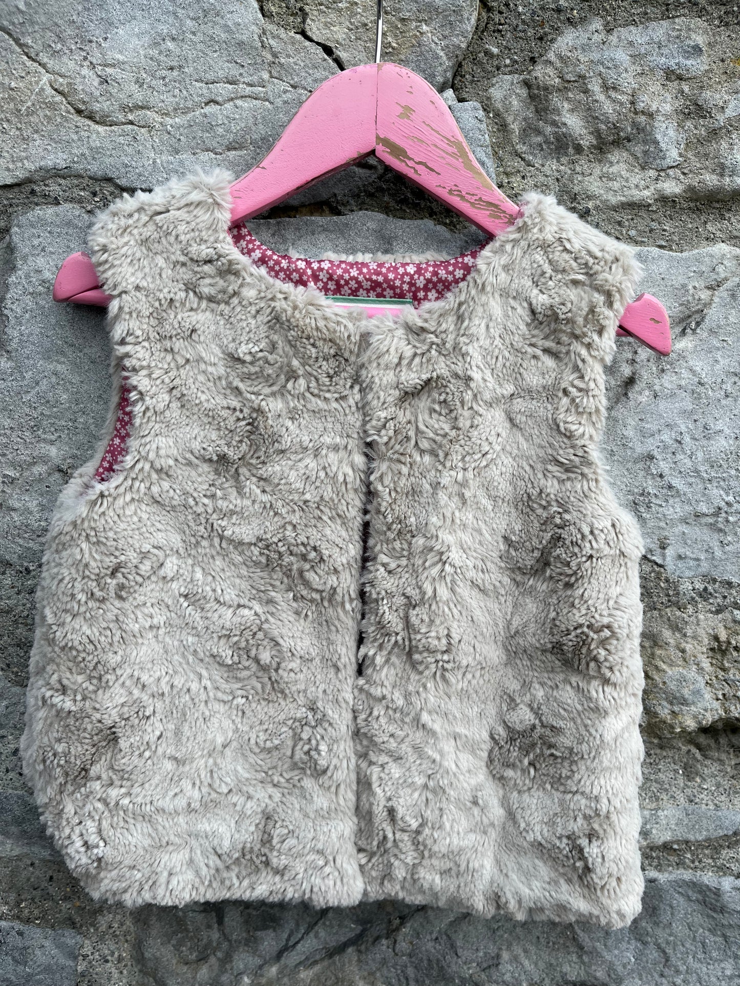 Grey furry gilet    2-3y (92-98cm)