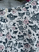 Load image into Gallery viewer, Grey floral dress  2-3y (92-98cm)
