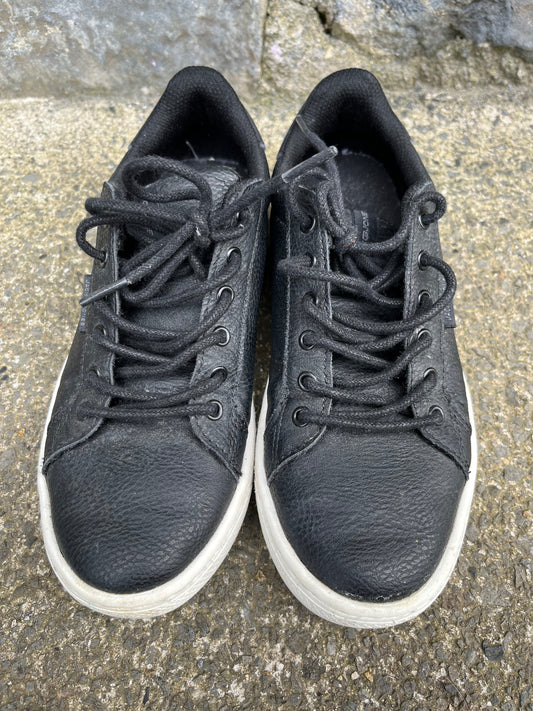 Black trainers   uk 1.5 (eu 35)