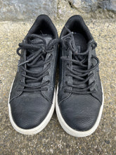 Load image into Gallery viewer, Black trainers   uk 1.5 (eu 35)
