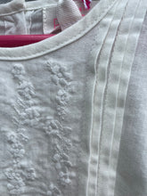 Load image into Gallery viewer, White embroidered top  3y (98cm)
