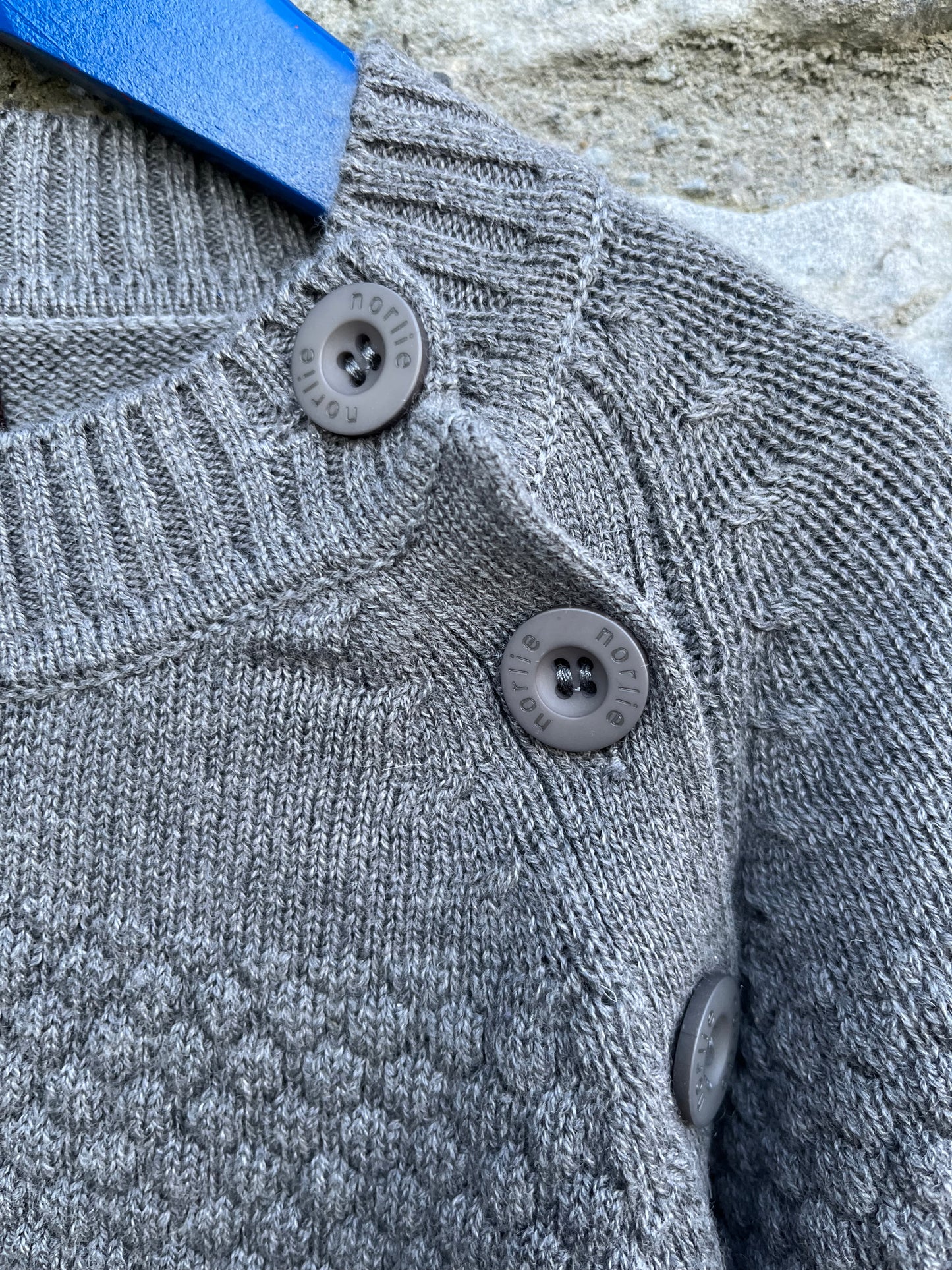 Grey jumper   8y (128cm)