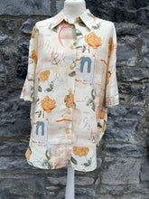 Load image into Gallery viewer, Beige roses shirt M/L

