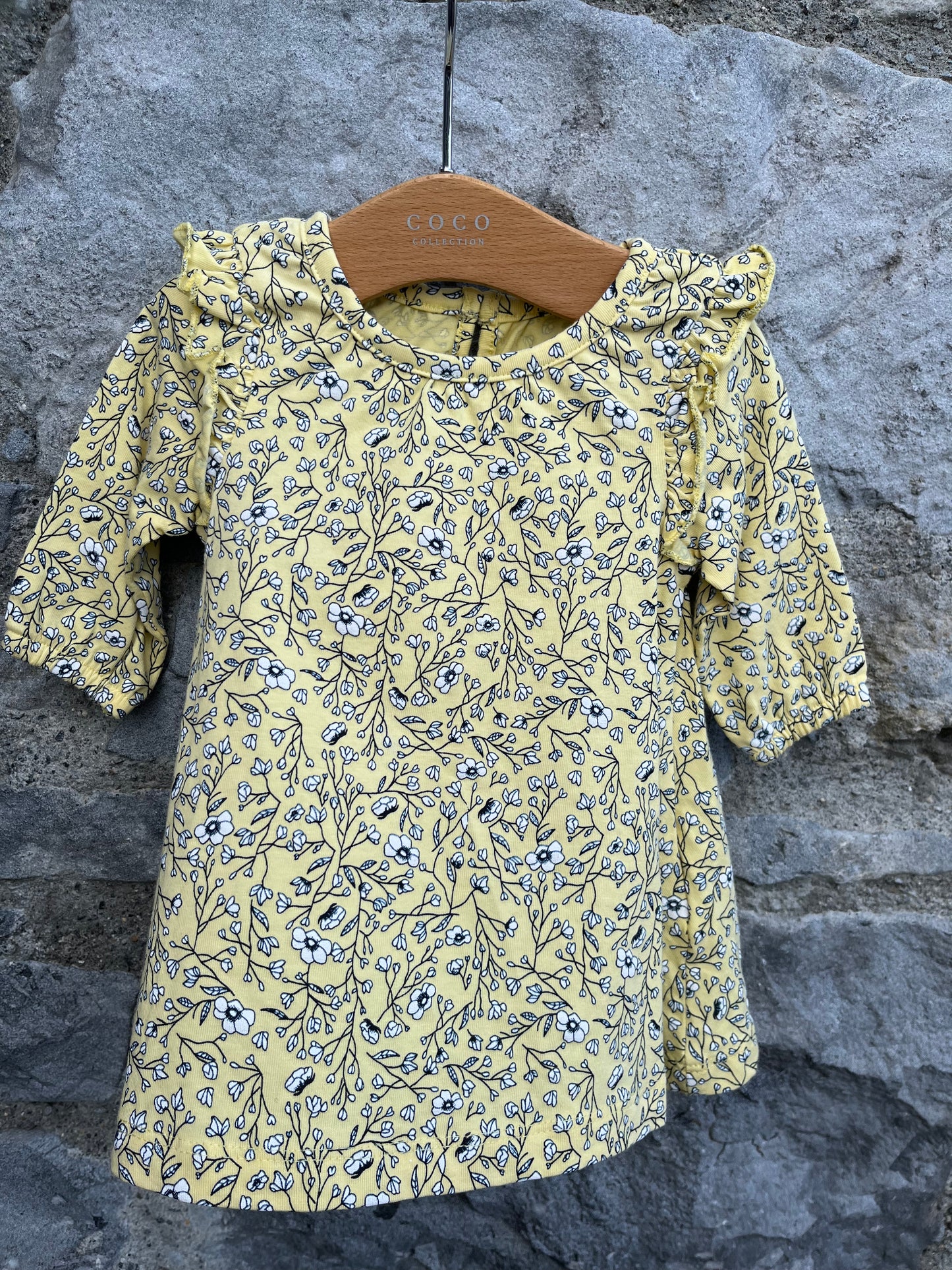 Yellow floral dress    0-1m (56cm)