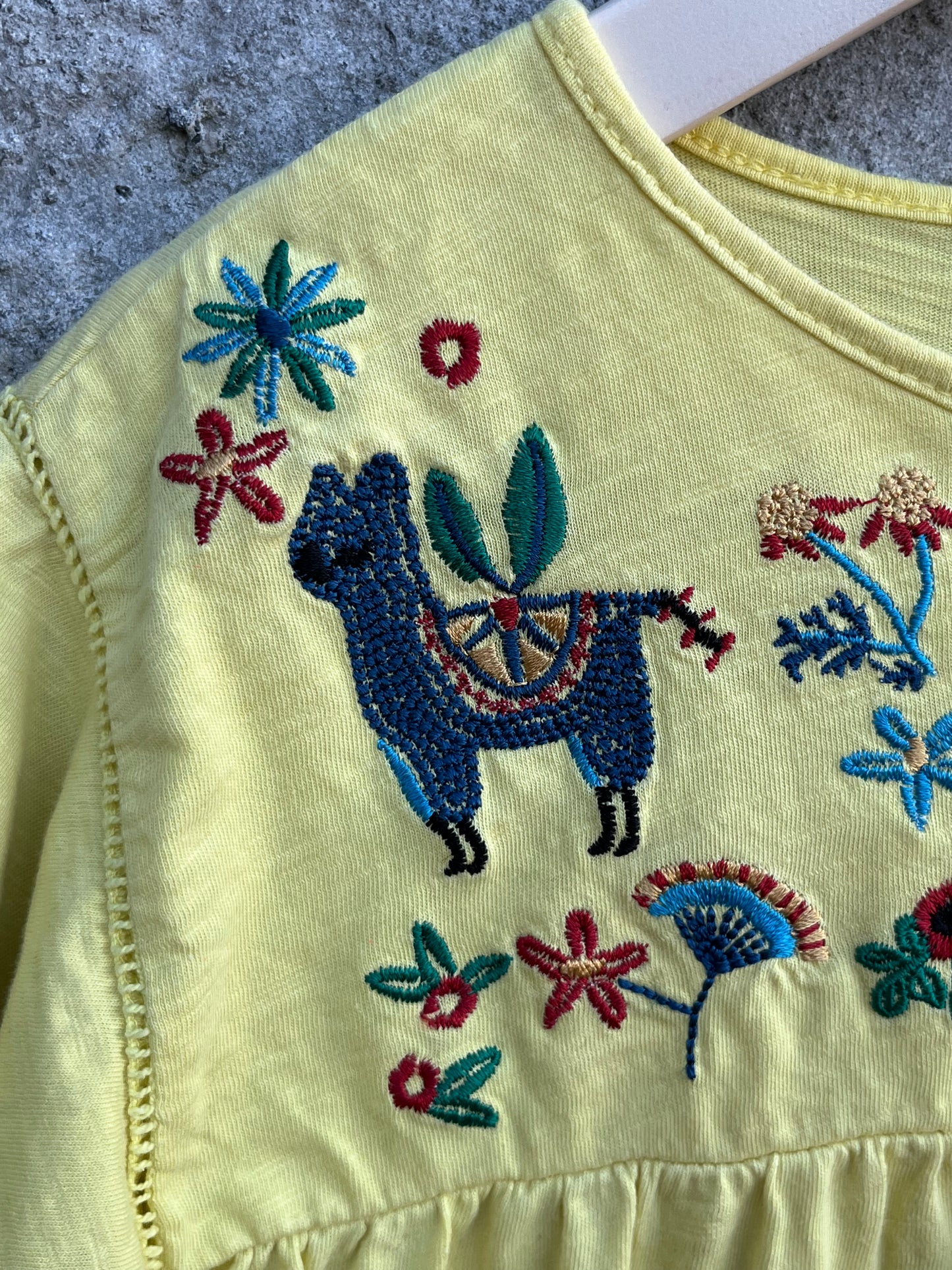 Llamas yellow top  10-11y (140-146cm)