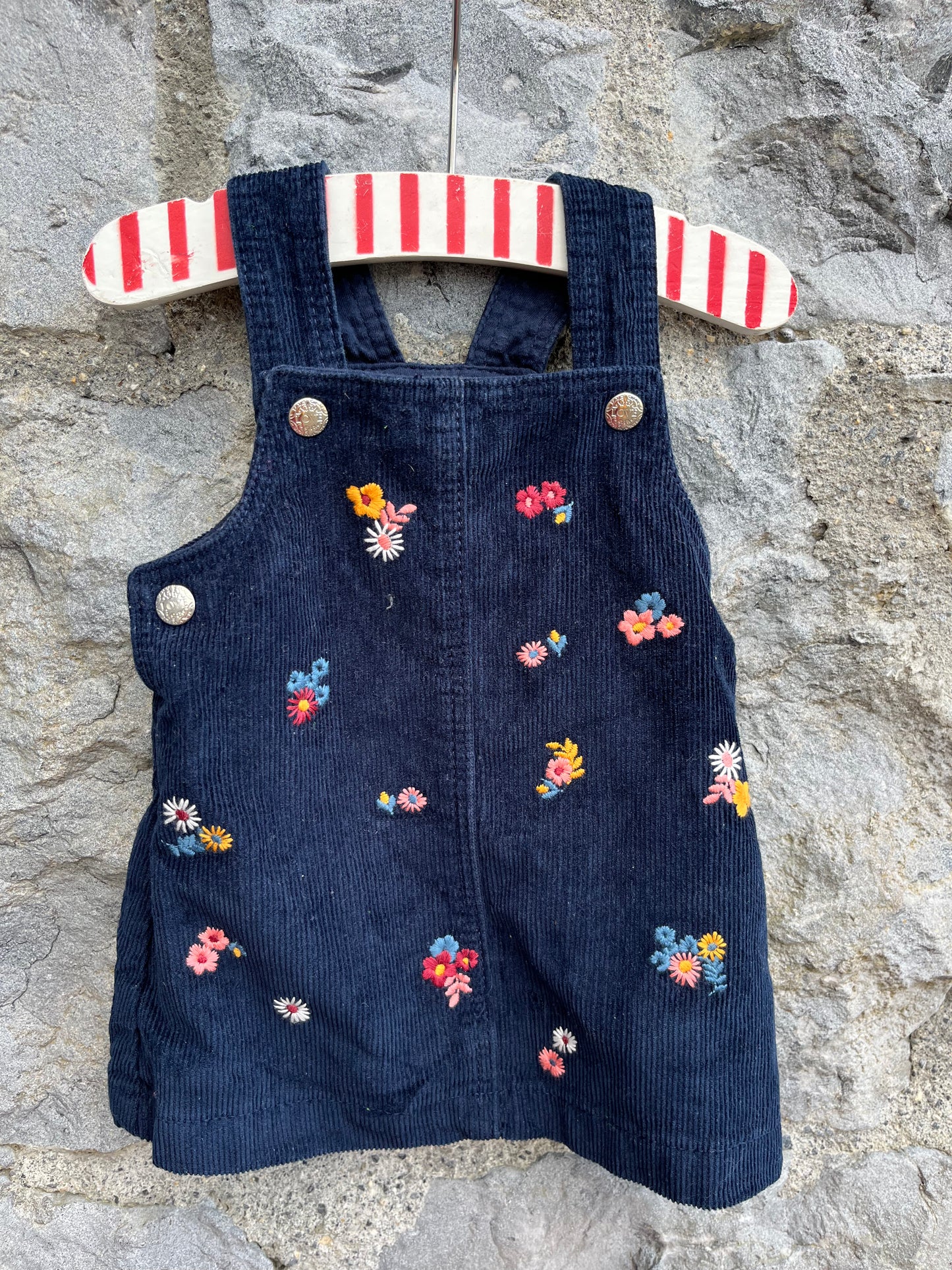 Navy cord pinafore    3-6m (62-68cm)