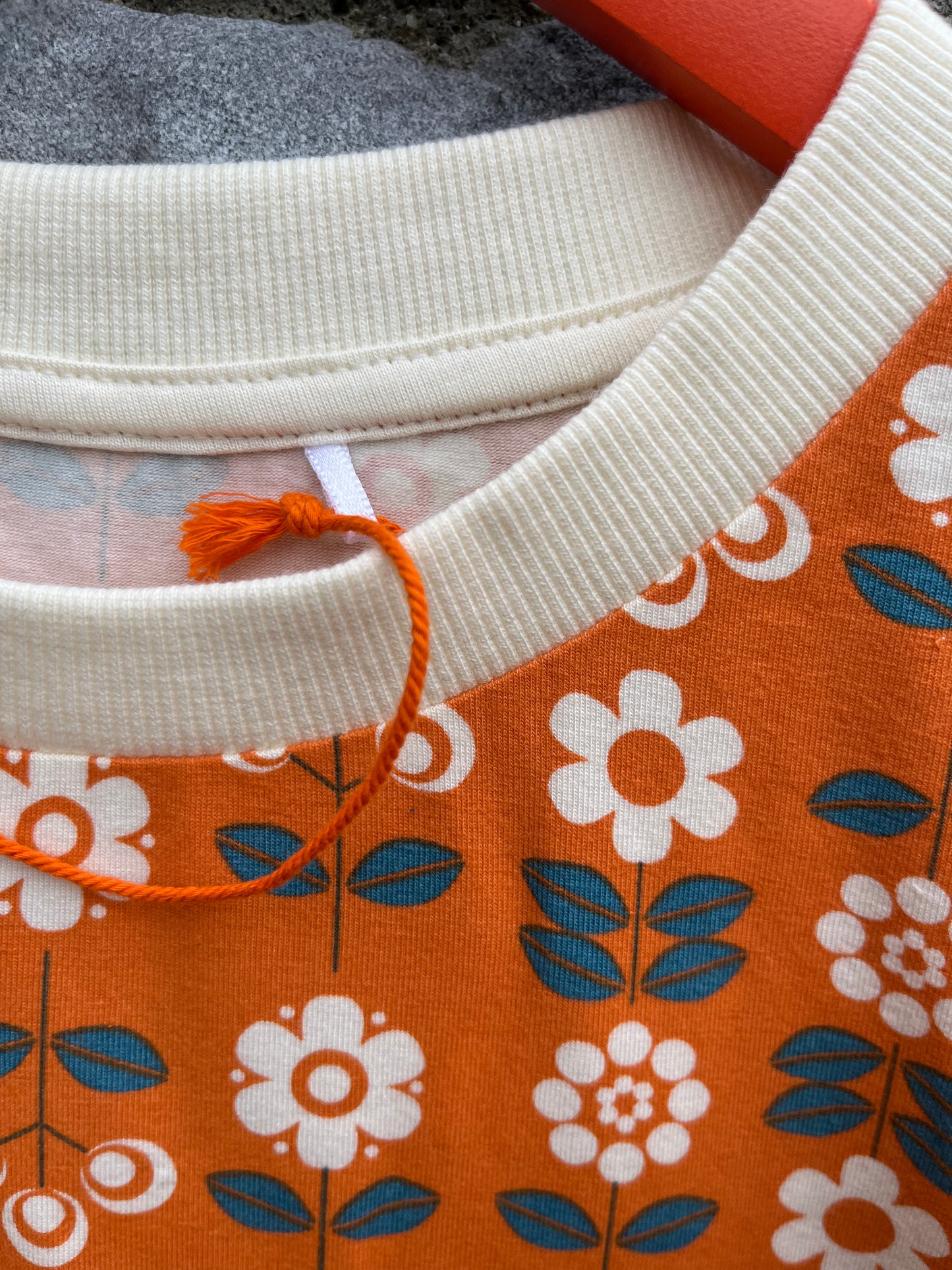 Orange flowers Tee    4y (104cm)