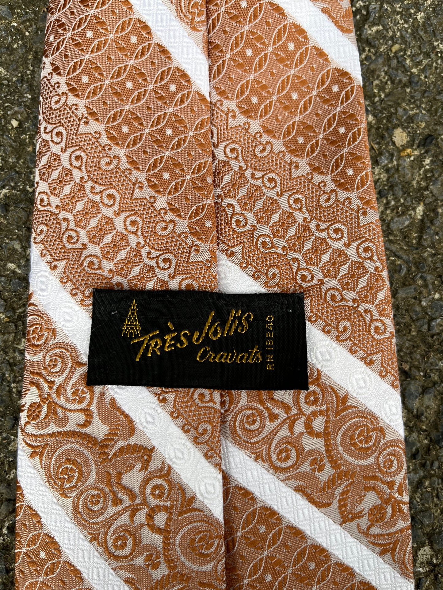 Tres Jolis 80s brown tie