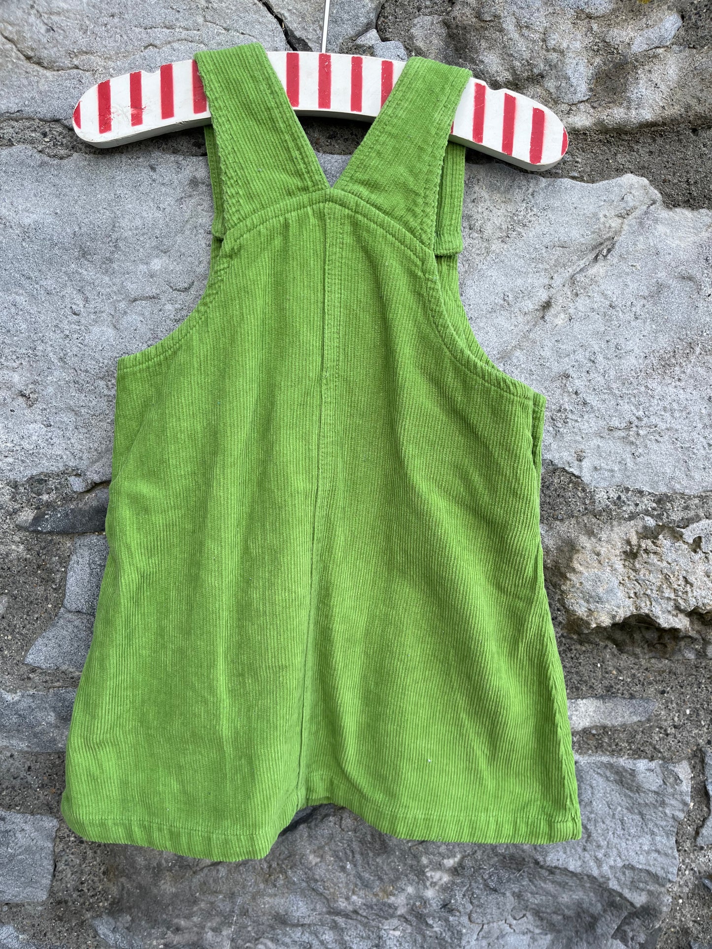 Green cord pinafore   6-12m (68-80cm)