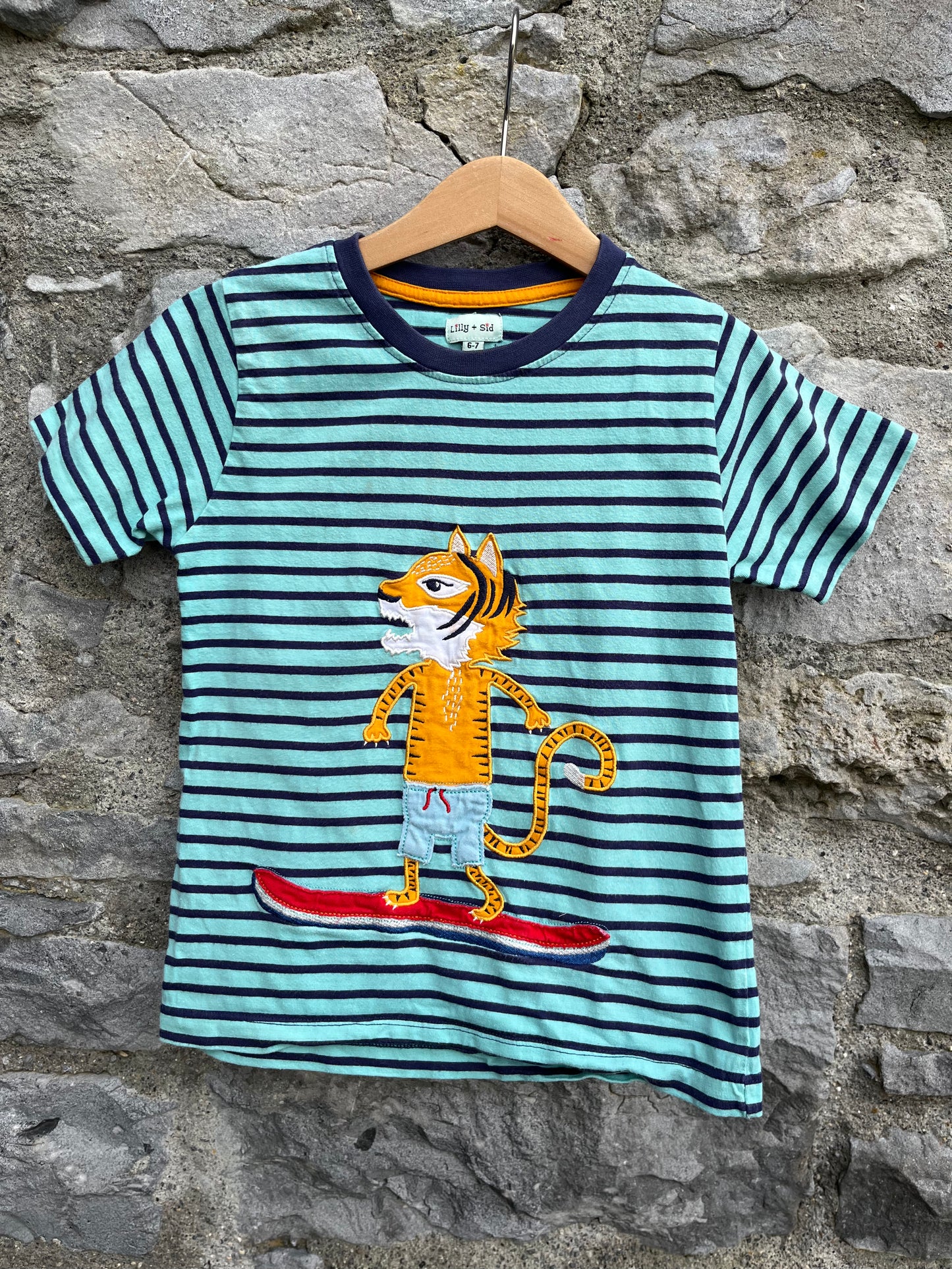 Surfing tiger t-shirt  5y (110cm)