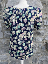 Load image into Gallery viewer, Navy floral top    uk 8-10
