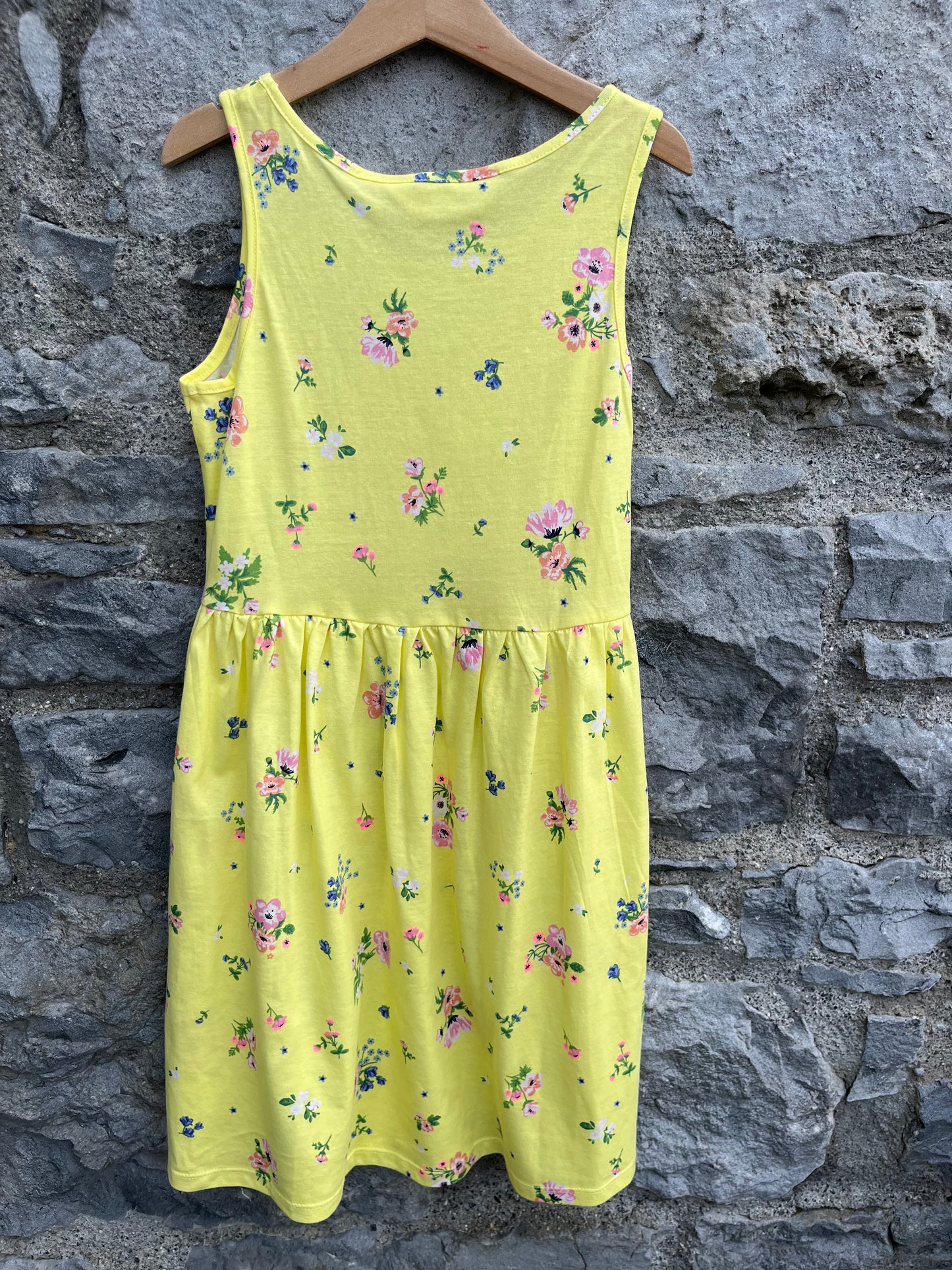 Yellow floral dress   9-10y (134-140cm)