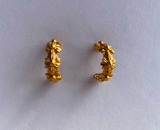 Gold tiny flowers earrings