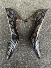 Load image into Gallery viewer, 80s gold&amp;black stripy heels uk 5
