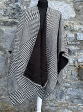 Load image into Gallery viewer, Houndstooth cape
