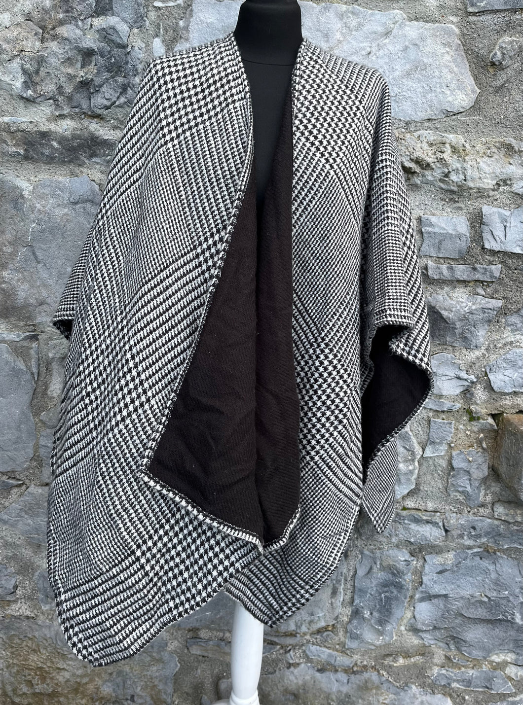 Houndstooth cape