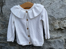 Load image into Gallery viewer, White cardigan   3-6m (62-68cm)
