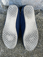 Load image into Gallery viewer, Navy Toms uk 4.5 (eu 37.5)
