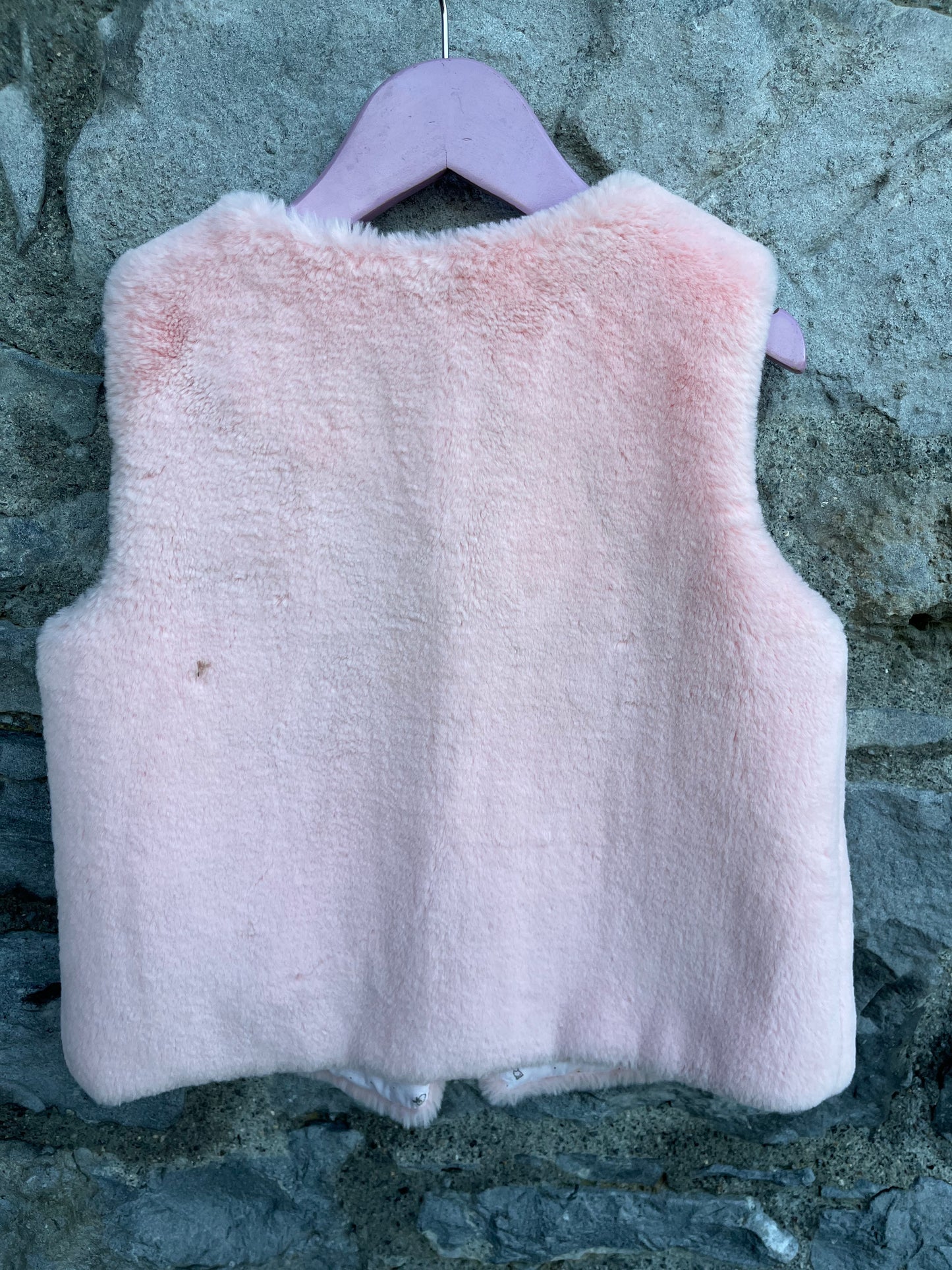 Pink fluffy gilet  5-6y (110-116cm)