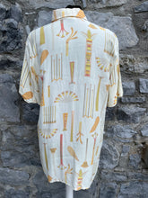 Load image into Gallery viewer, 80s Egyptian print shirt S/M
