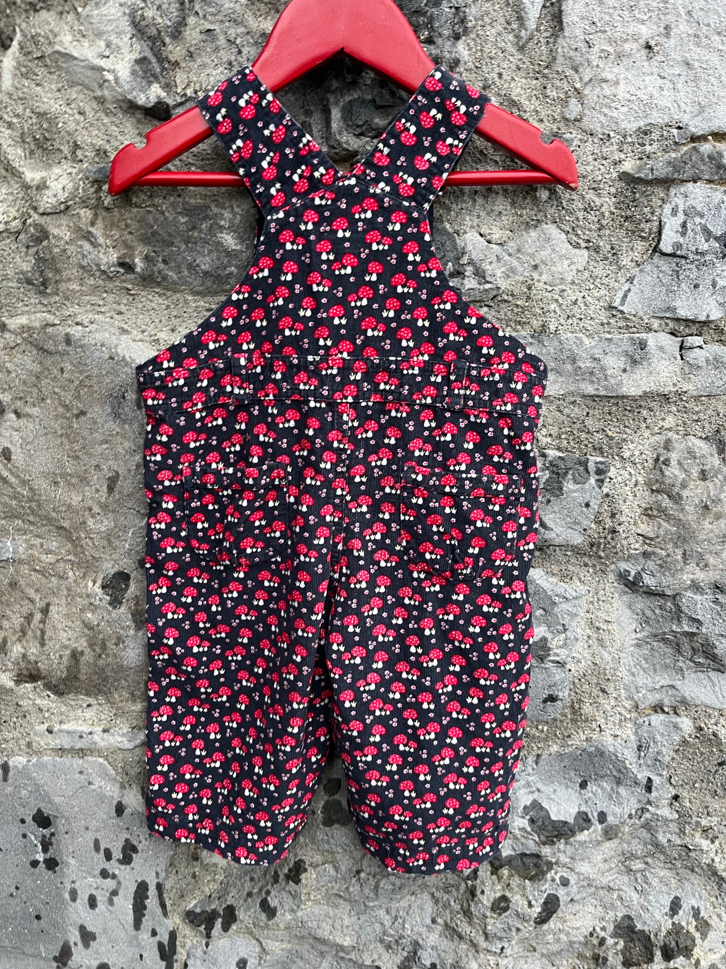 Mushroom cord dungarees  6-12m (68-80cm)