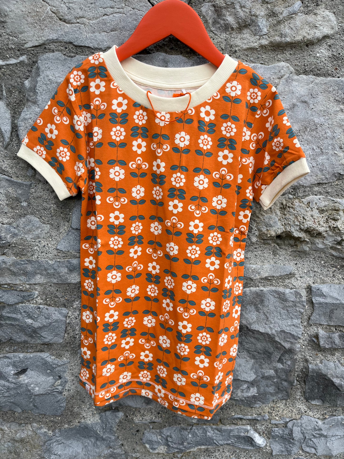 Orange flowers Tee    4y (104cm)