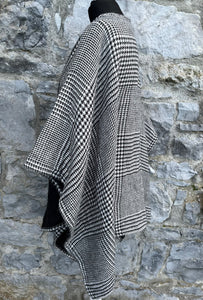 Houndstooth cape