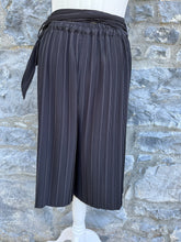 Load image into Gallery viewer, Black pleated culottes uk 8-12
