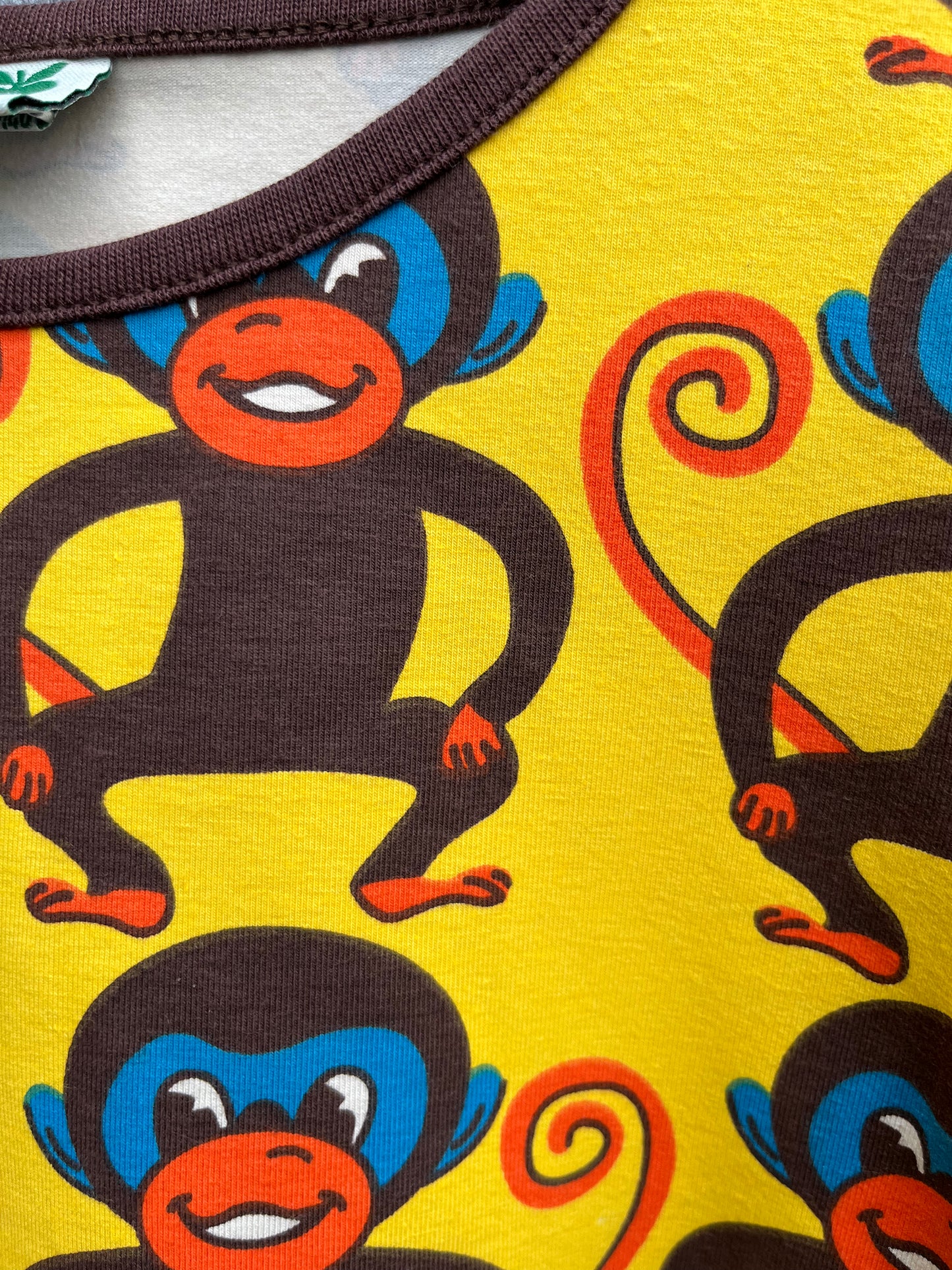 Monkeys top  9-10y (134-140cm)