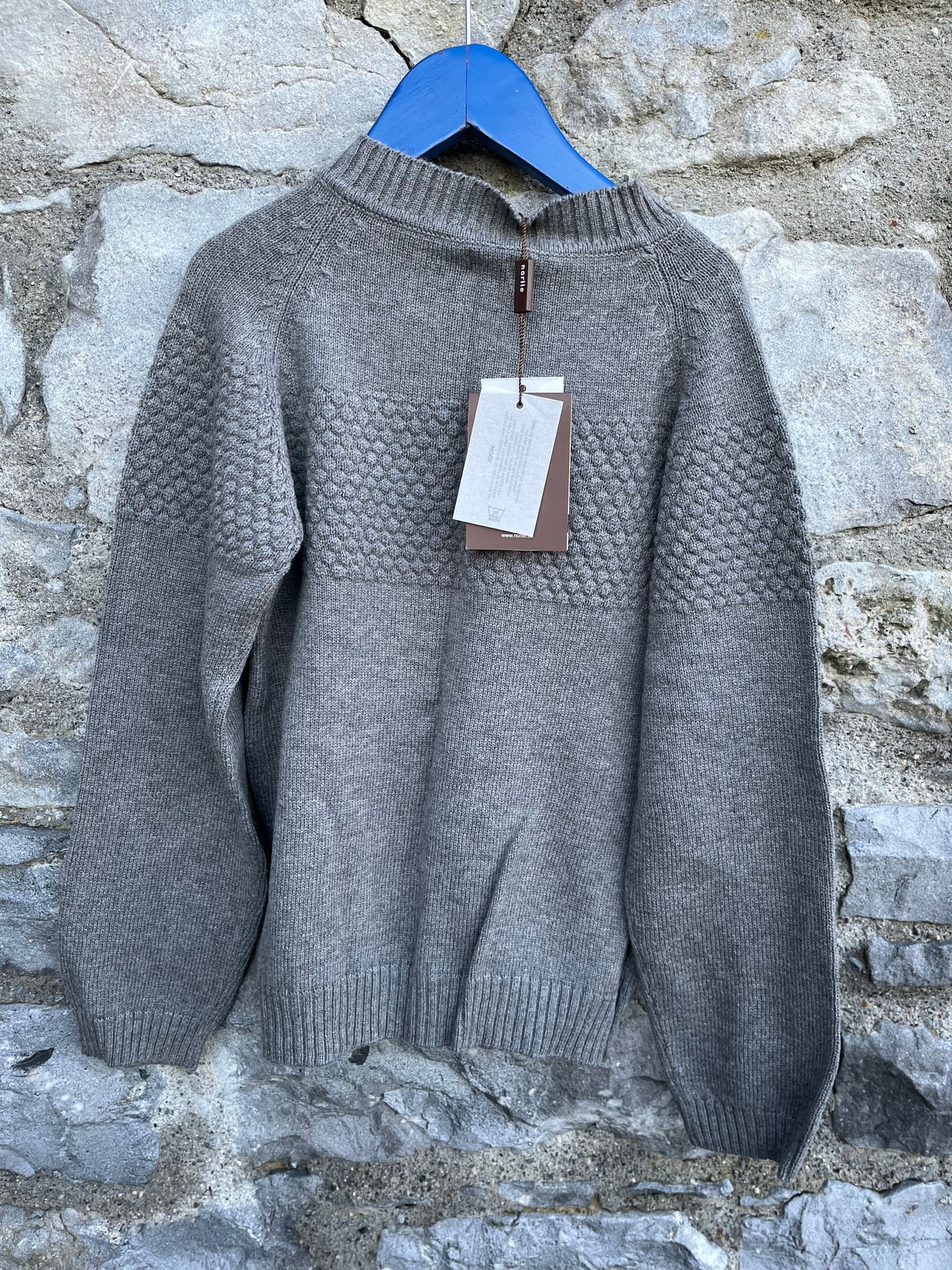 Grey jumper   8y (128cm)