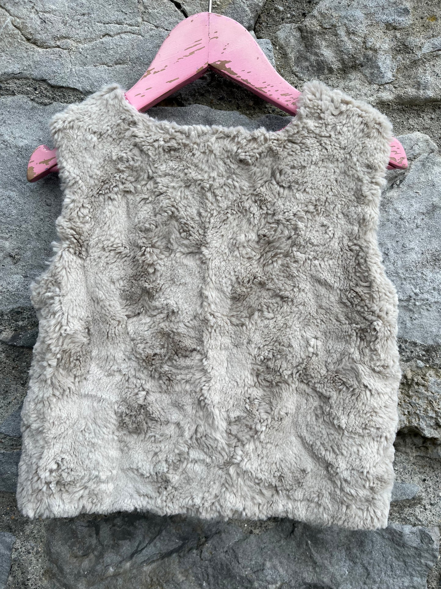 Grey furry gilet    2-3y (92-98cm)