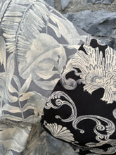 Load image into Gallery viewer, Grey botanical blazer  uk 6-10
