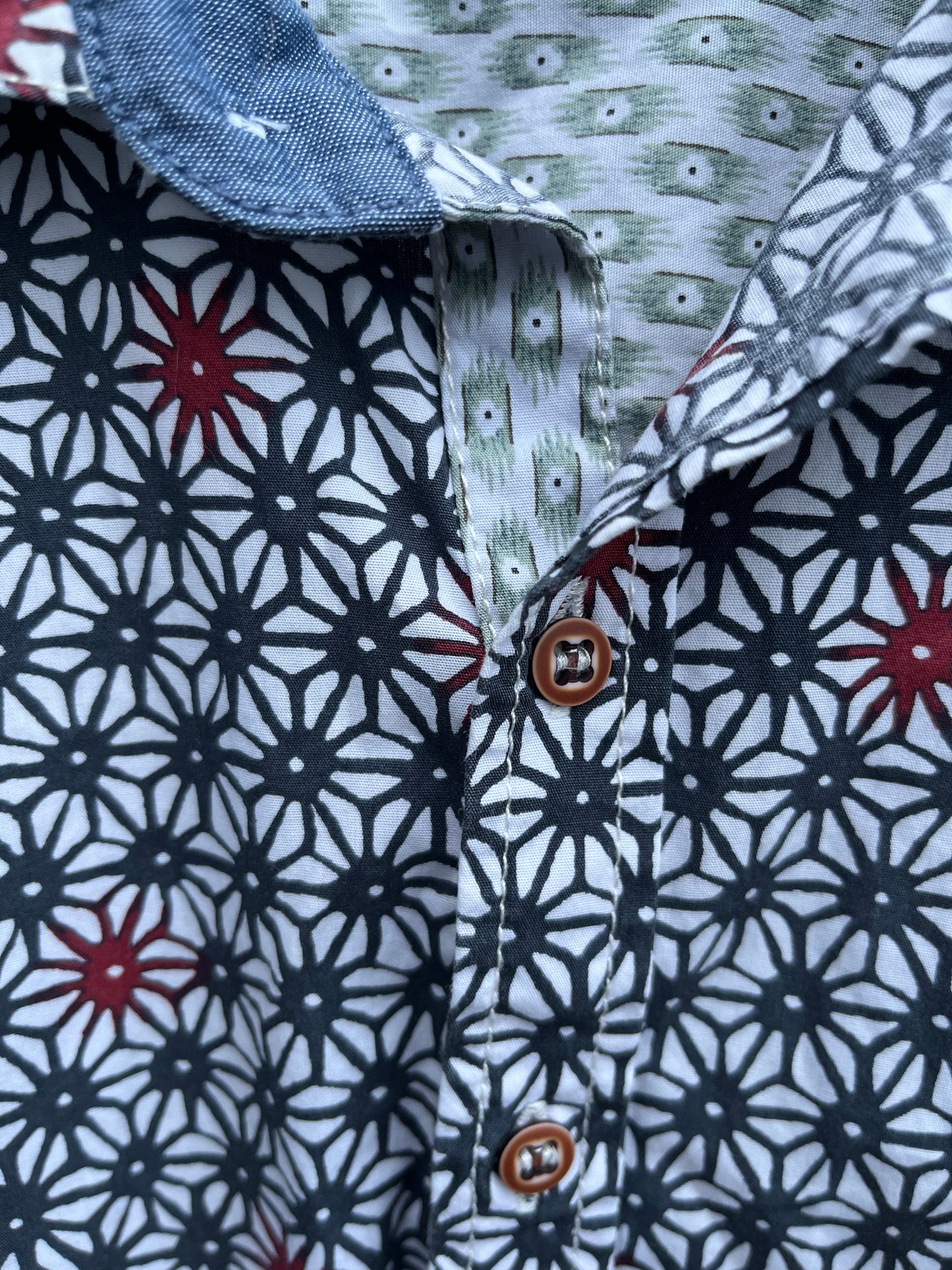 Geometric flowers shirt  11y (146cm)