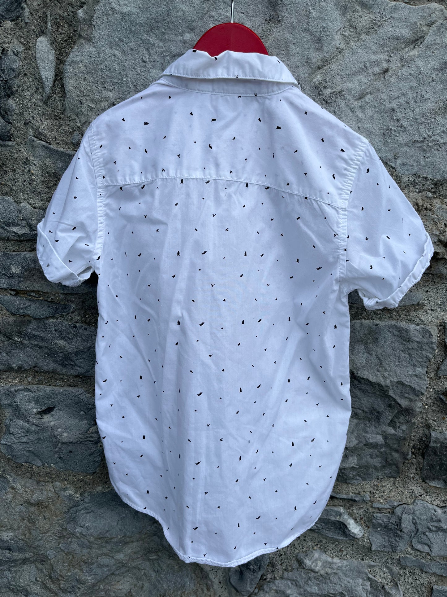 Spotty white shirt    7-8y (122-128cm)