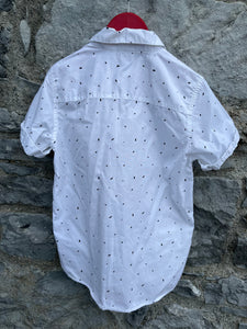 Spotty white shirt    7-8y (122-128cm)