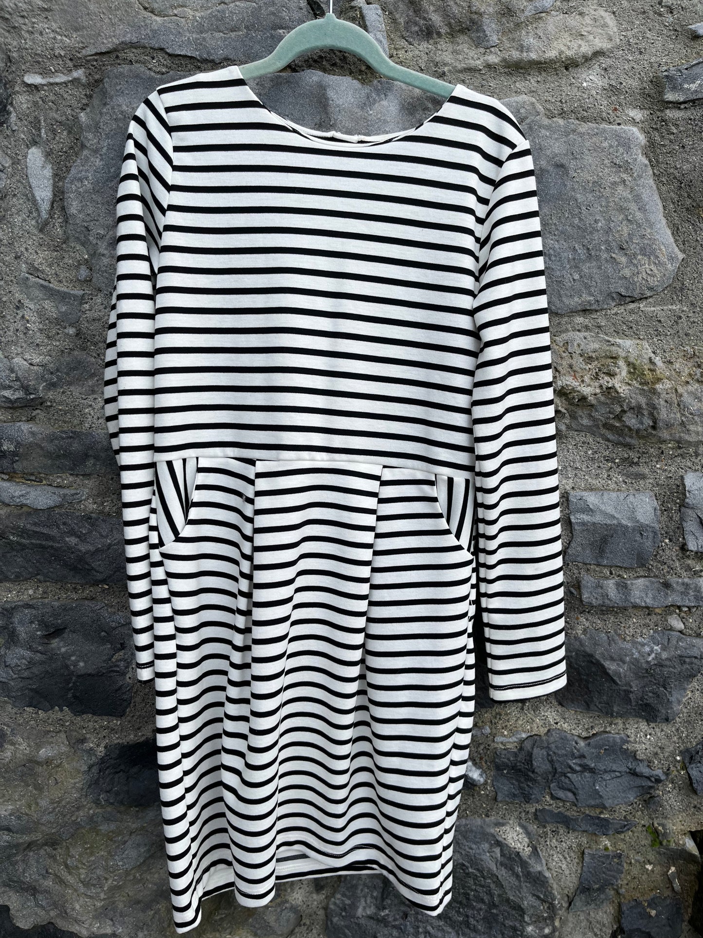 Black&white stripy dress   9-10y (134-140cm)